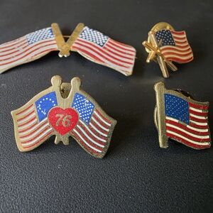 Vintage Patriotic American Flag Pin Set